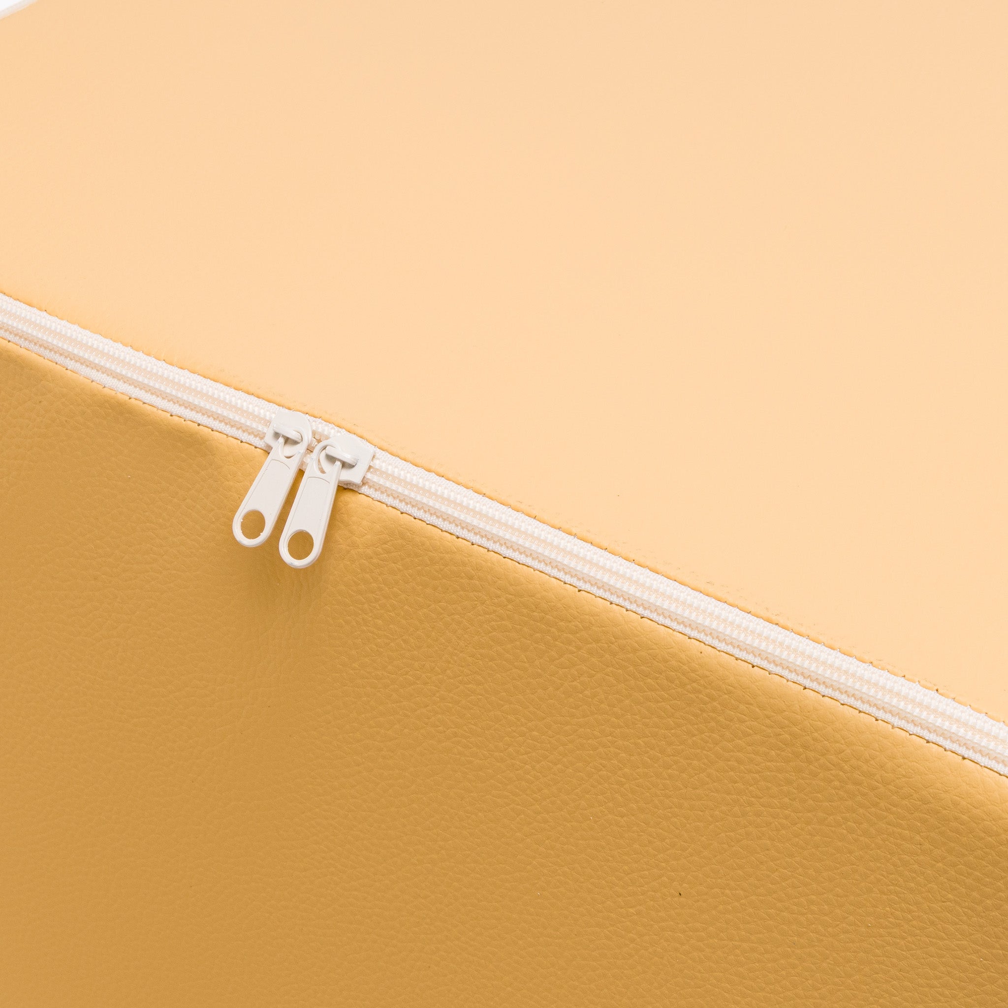 Poggiapiedi Block in Ecopelle