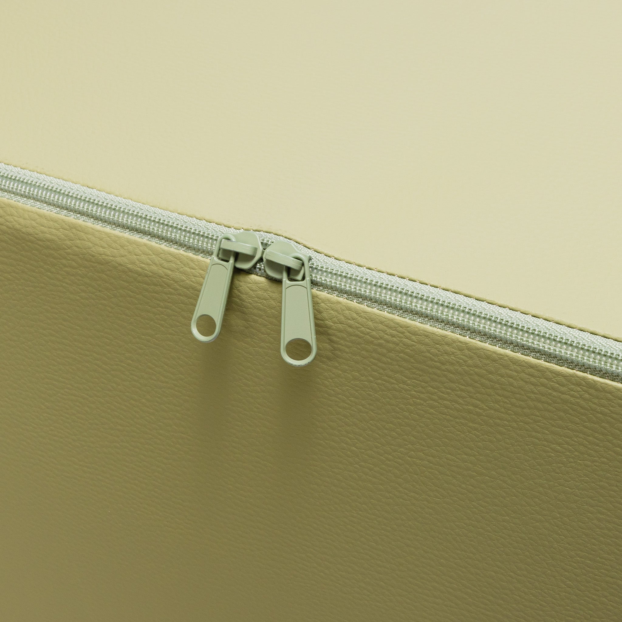 Poggiapiedi Block in Ecopelle